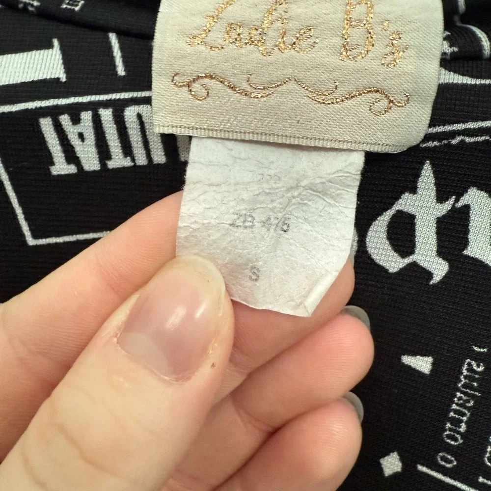 Zadie b’s Newsprint Women's Outfit - Picture 2 of 3